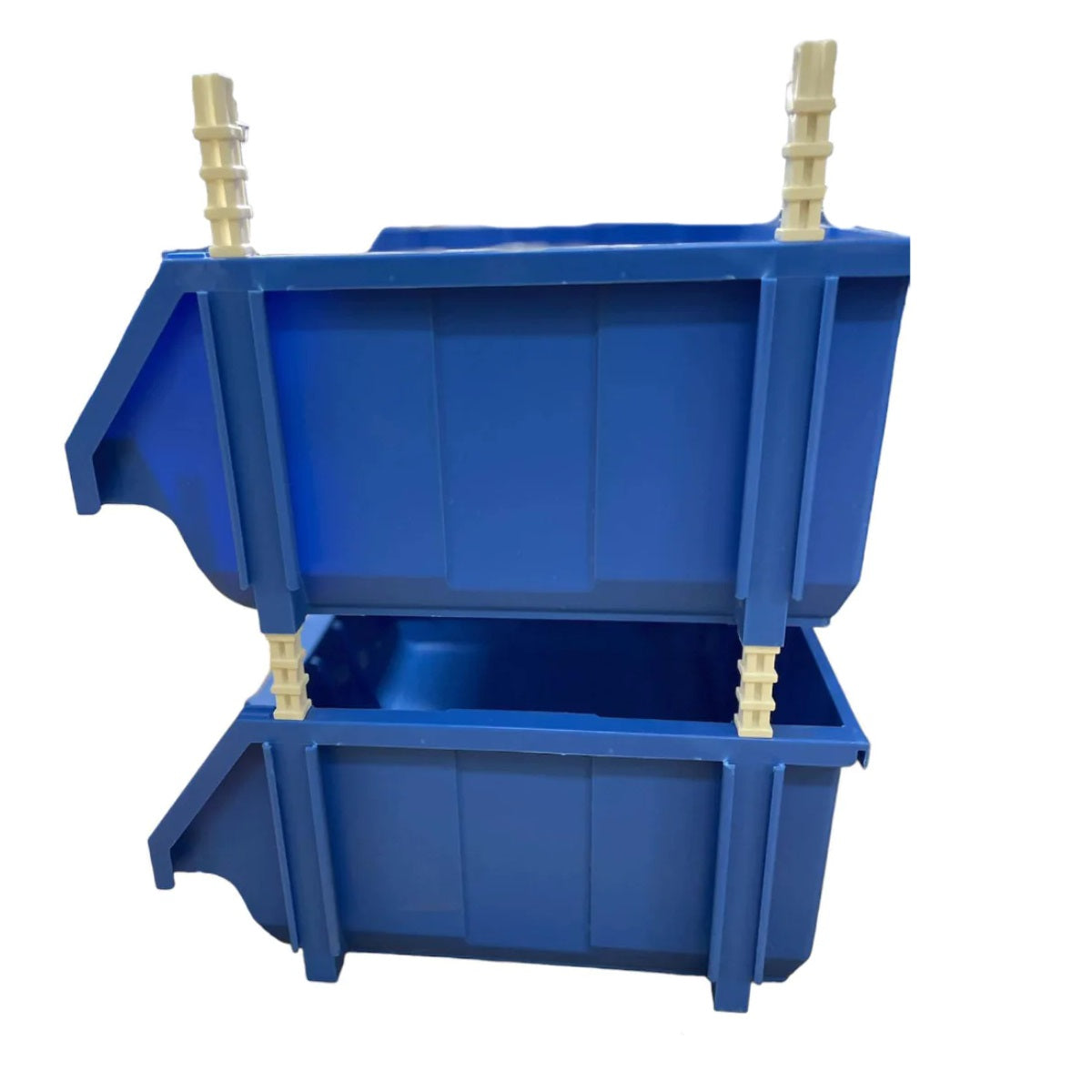 Plastic Stackable Bins (16 x 14 x 8 po) **Shipping costs apply**